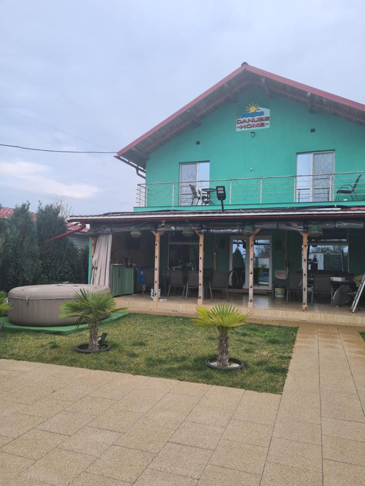 Danube Home Ostrovu Corbului Exteriör bild